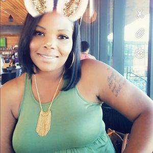 Meet your Posher, Tia